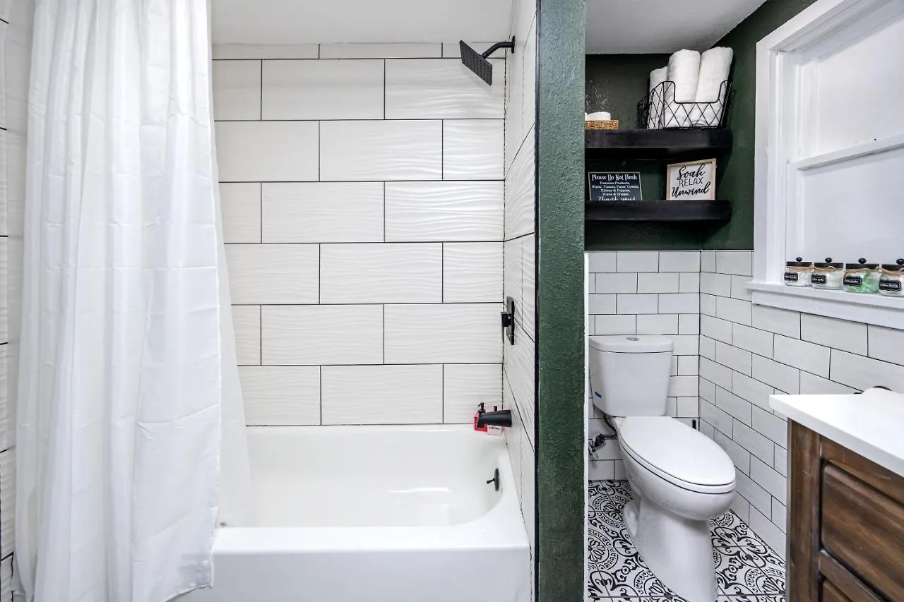New! Clearwater Gem, 10 Min To Beach, 2 Min To Downtown Dunedin, King Bed Holiday home